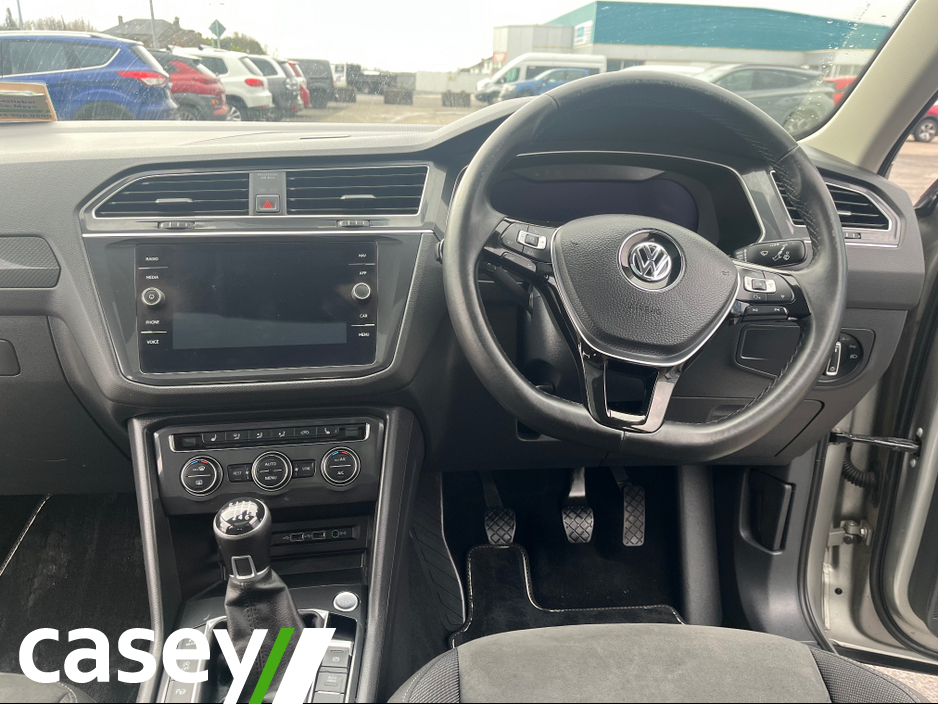 2018 Volkswagen Tiguan - image 16