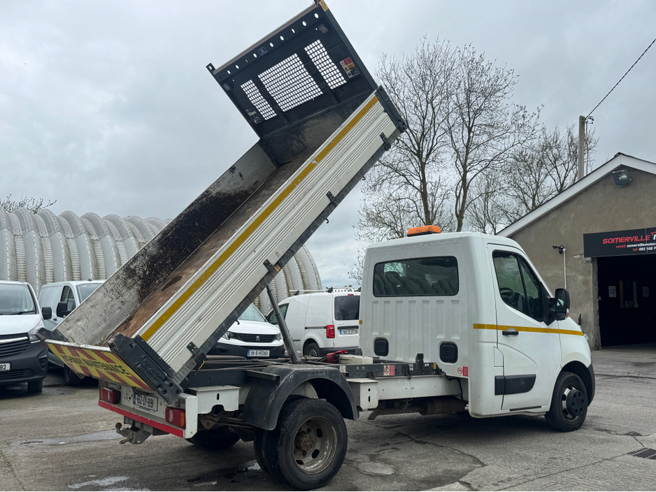 2016 Renault Master - image 5