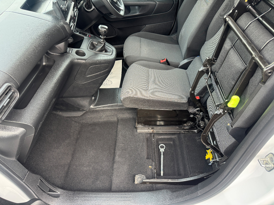 2022 Opel Combo - image 20