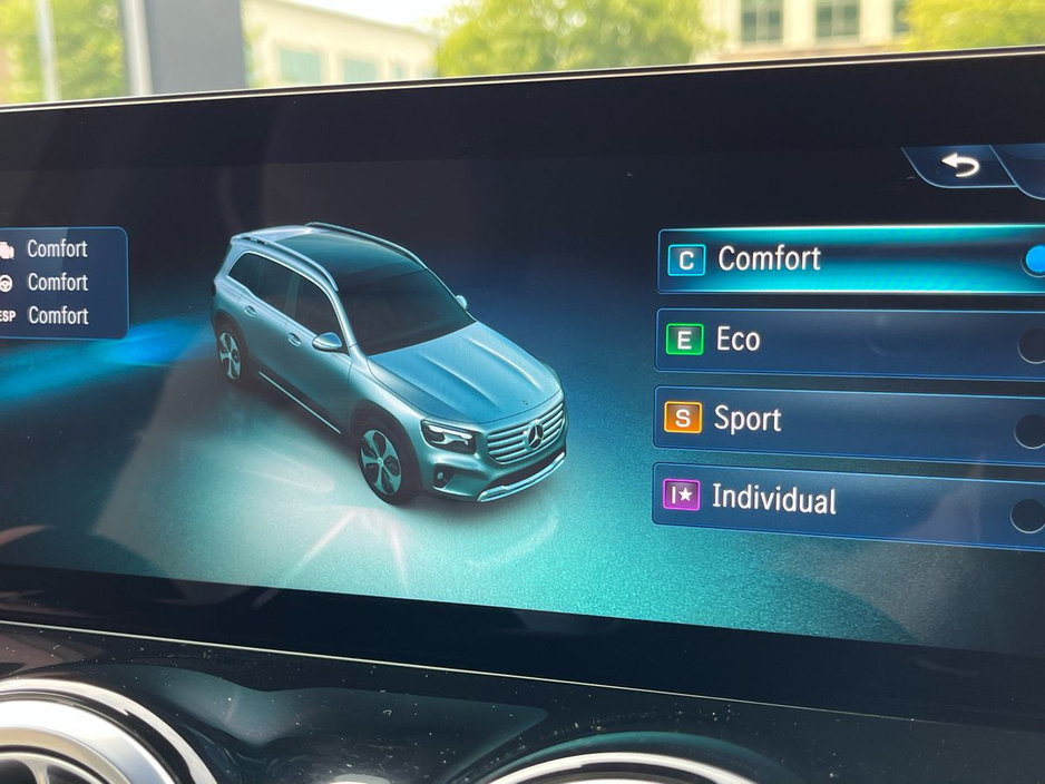 2025 Mercedes-Benz GLB 200D Progressive Line 7 Seater SUV *Saving €12,134 from New* €59,950