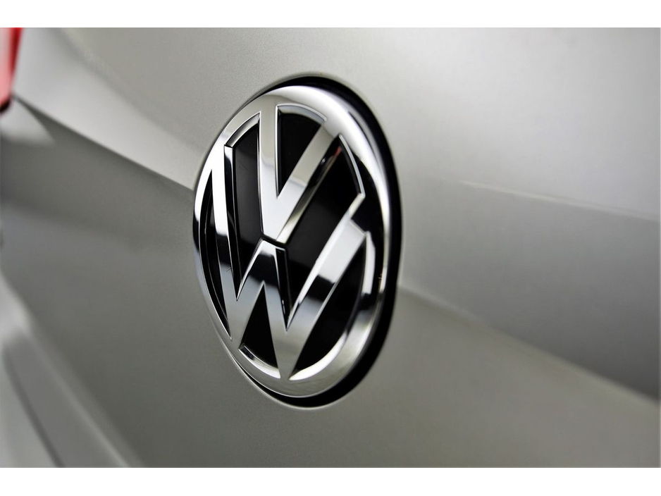 2016 Volkswagen Golf - image 27