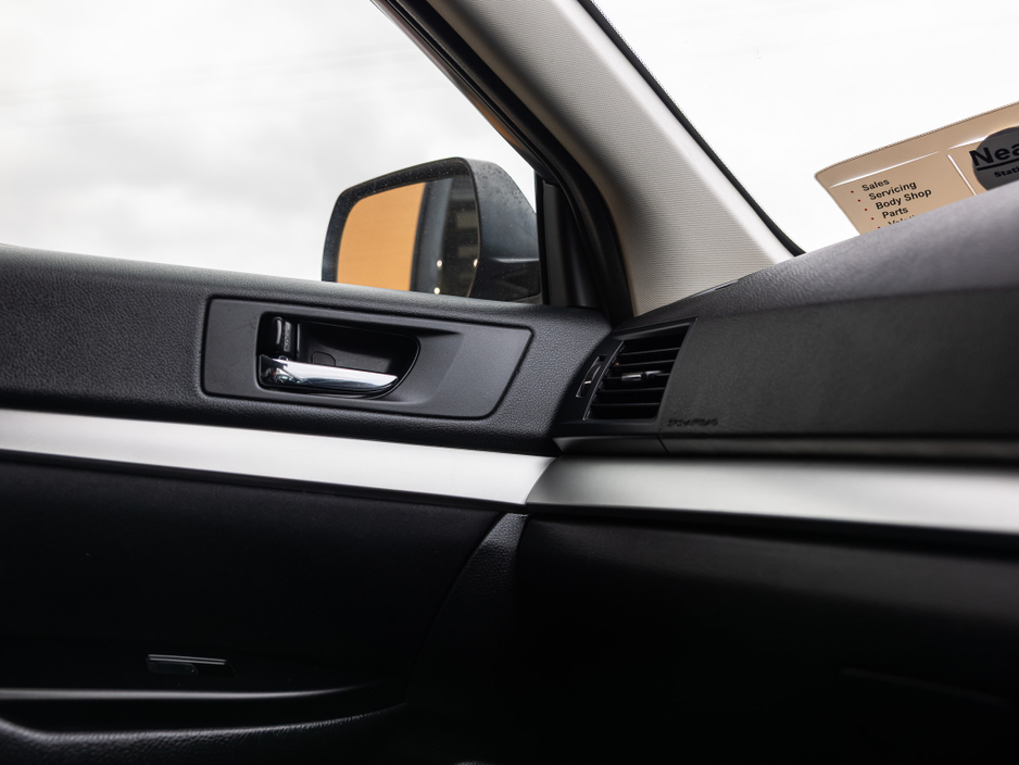 2013 Subaru Legacy - image 17