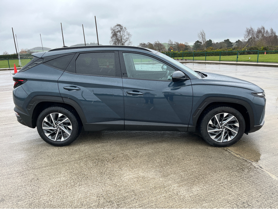 2022 Hyundai Tucson - image 2