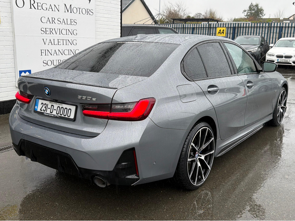 2023 BMW 3 Series - image 4