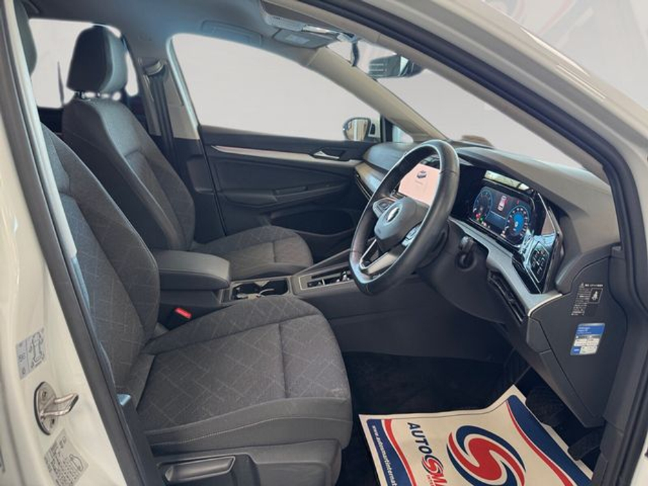 2022 Volkswagen Golf - image 11