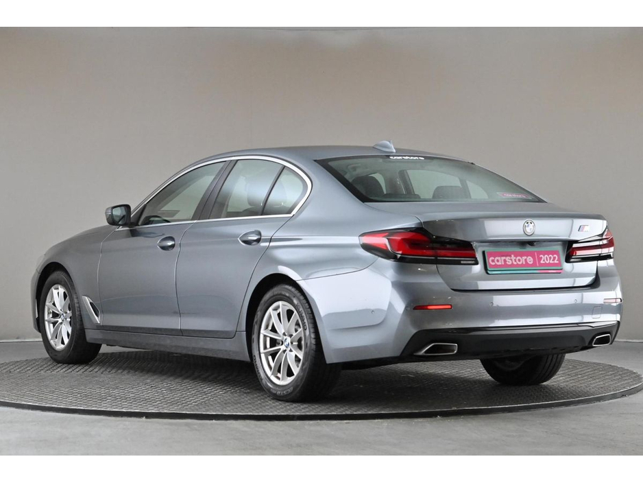 2022 BMW 5 Series - image 7