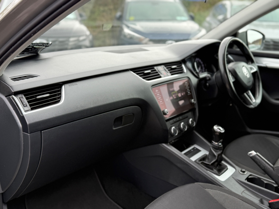 2017 Skoda Octavia - image 28