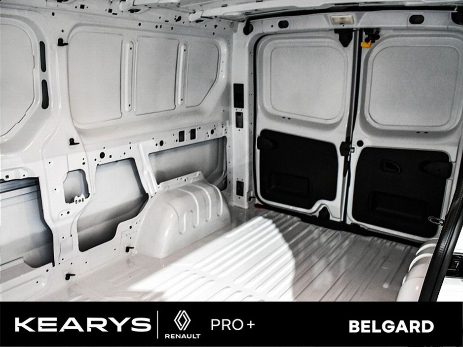 2025 Renault Trafic - image 6