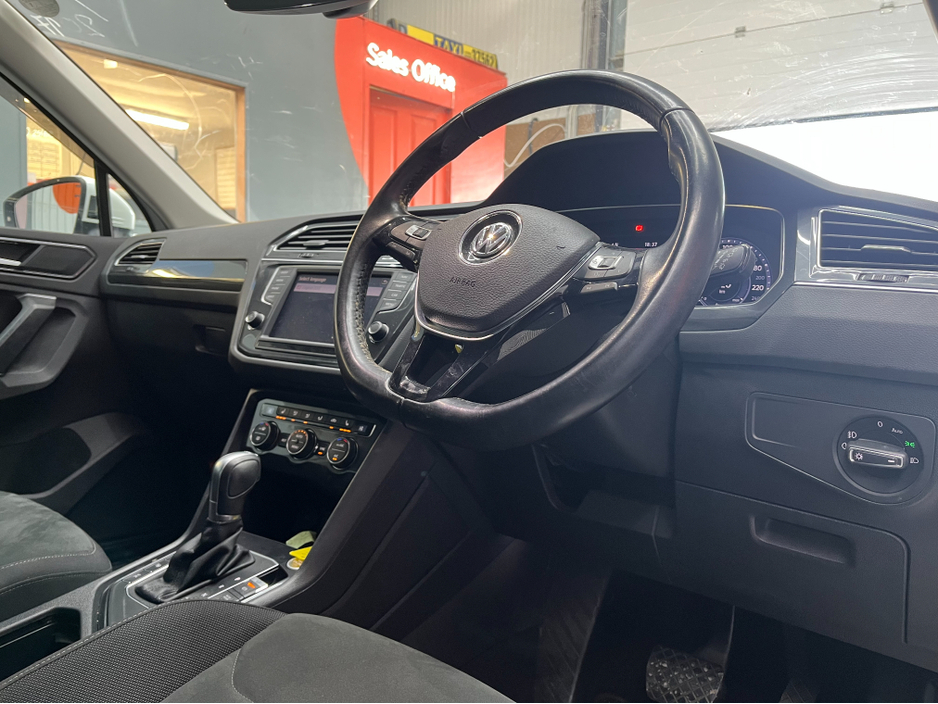 2017 Volkswagen Tiguan - image 9