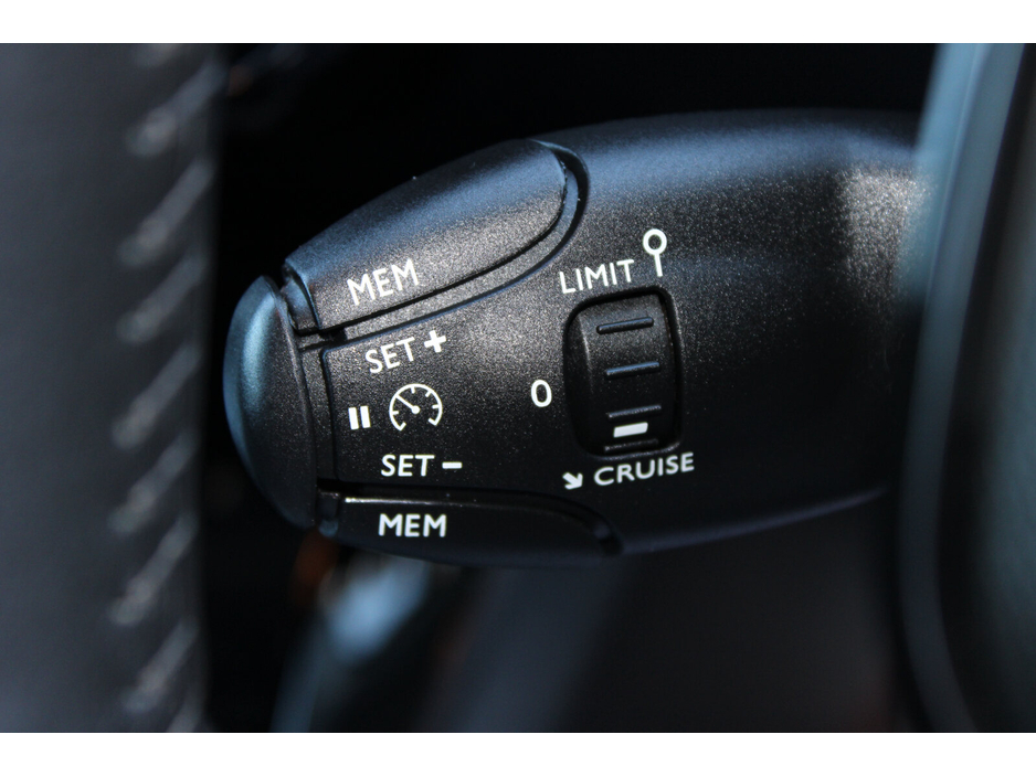 2022 Peugeot 208 - image 21