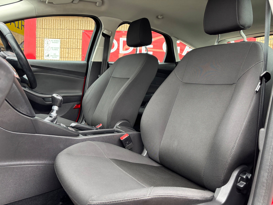 2017 Ford Focus - image 7