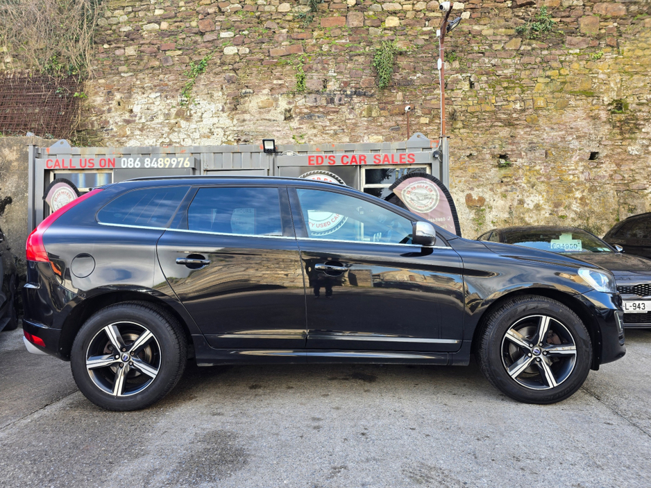 2017 Volvo XC60 - image 3