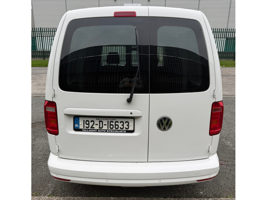 2019 Volkswagen Caddy - image 5