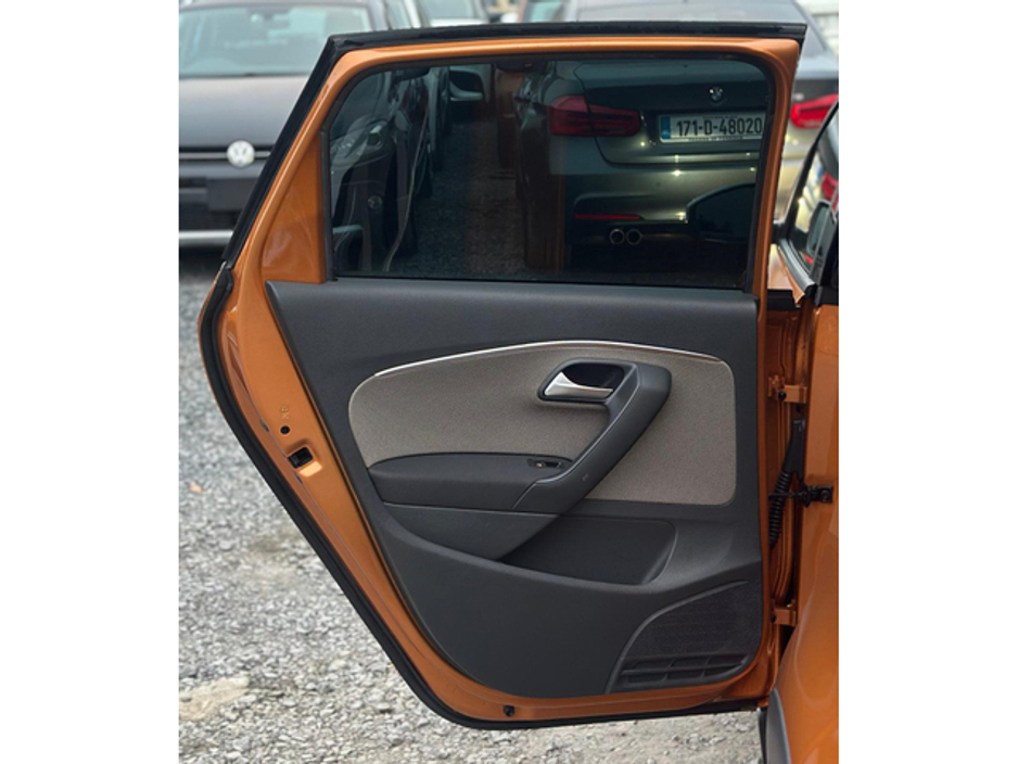 2017 Volkswagen Polo - image 6