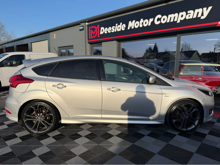 2018 Ford Focus - image 8