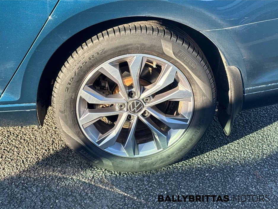 2021 Volkswagen Passat - image 8