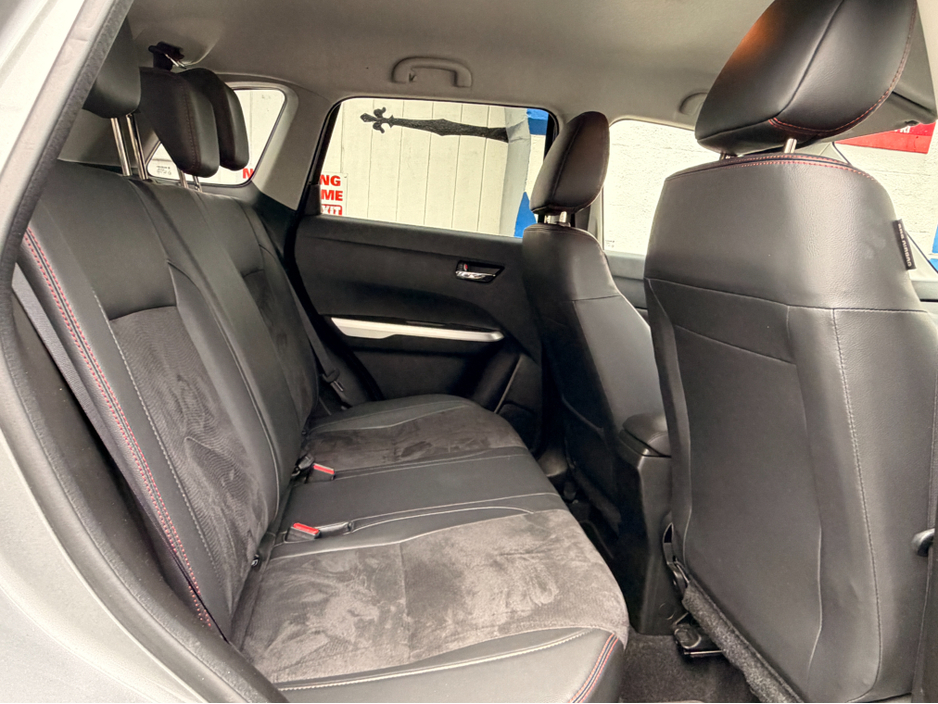2017 Suzuki Vitara - image 8