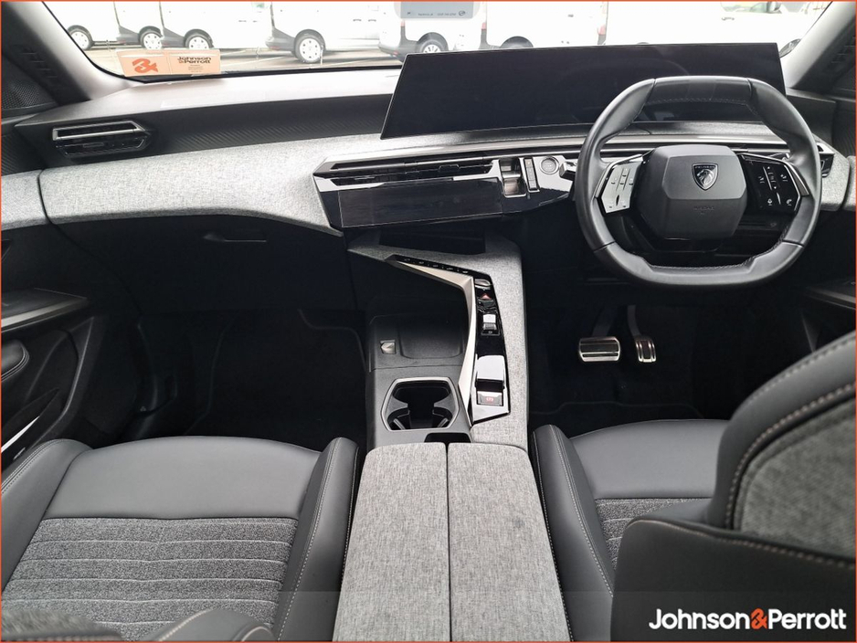 2025 Peugeot 3008 1.2 MHEV 145bhp eDCS6 Allure €40,900