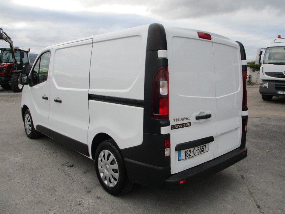 2018 Renault Trafic - image 4