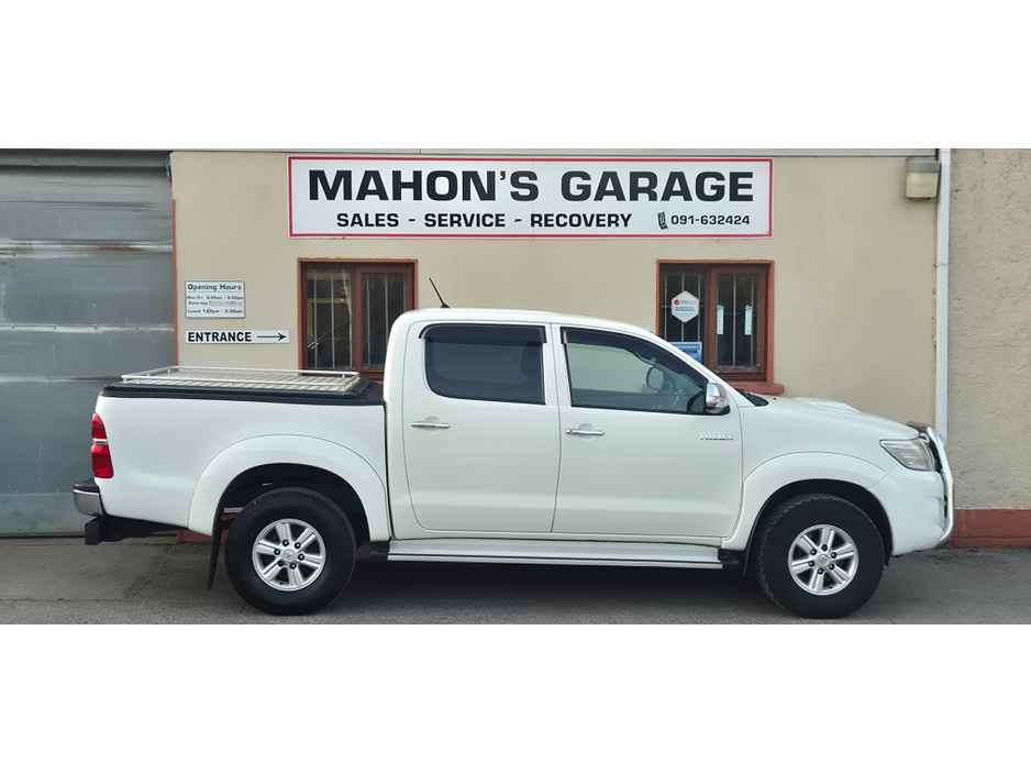 2014 Toyota Hilux - image 2