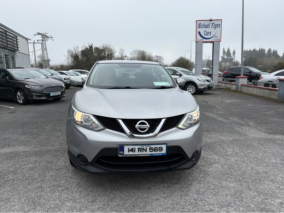 2014 Nissan Qashqai - image 2