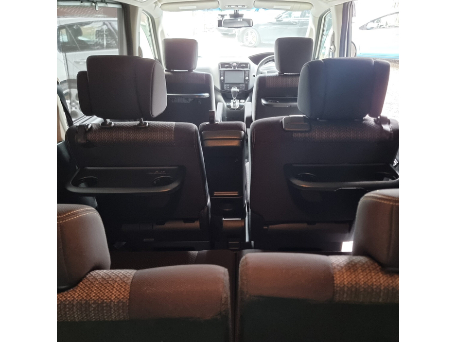 2014 Nissan Serena - image 12