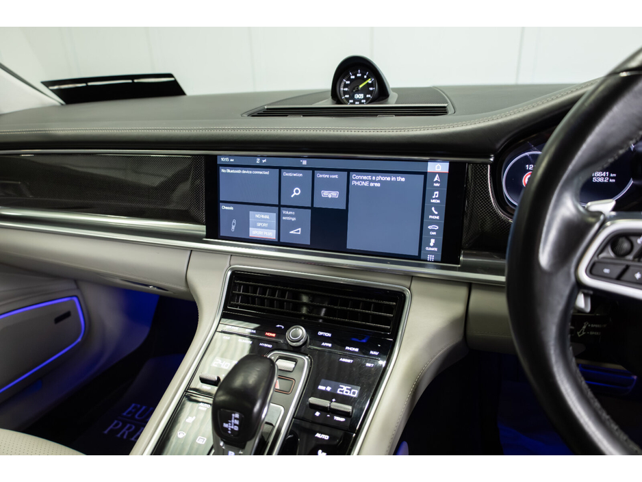 2018 Porsche Panamera - image 17