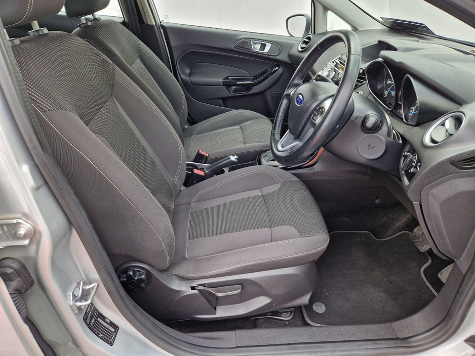 2016 Ford Fiesta - image 24