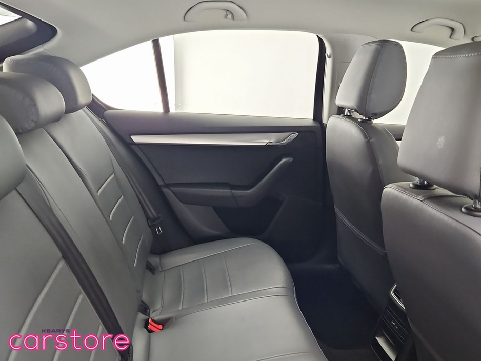 2018 Skoda Octavia - image 10