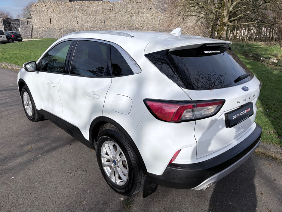 2021 Ford Kuga - image 2