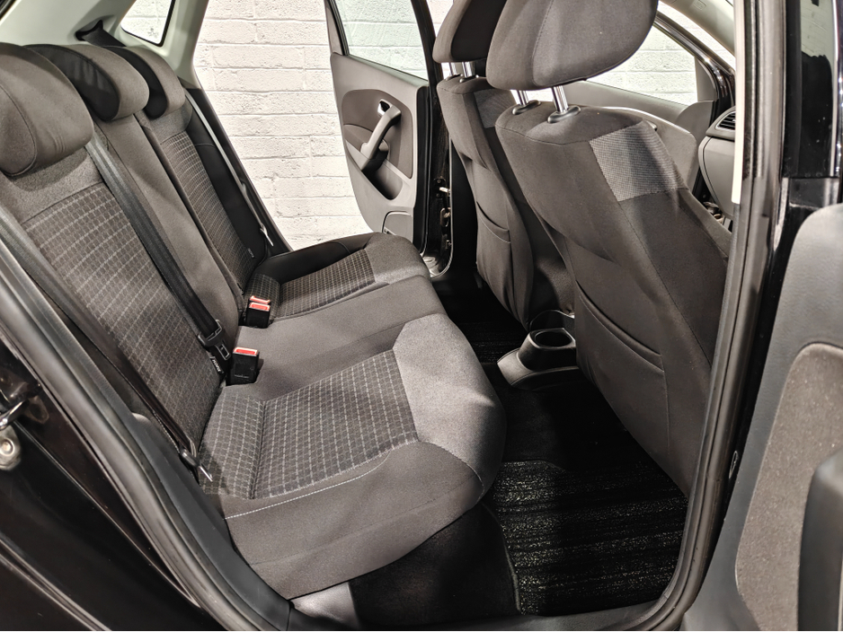 2015 Volkswagen Polo - image 15