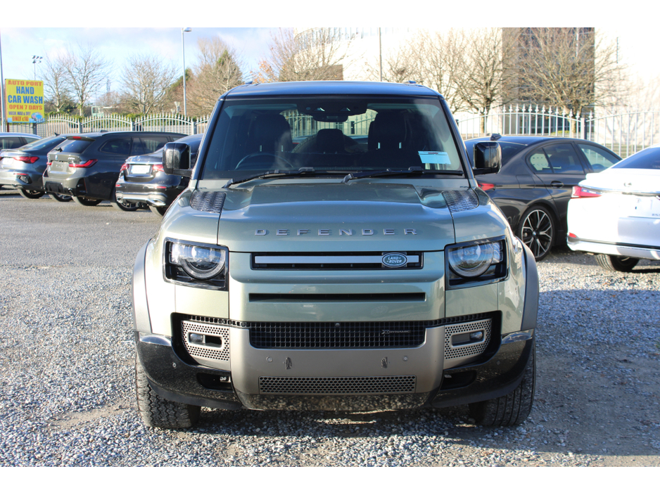 2022 Land Rover Defender - image 11