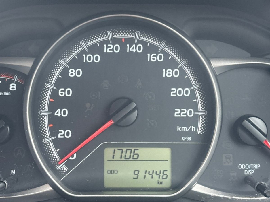 2017 Toyota Yaris - image 10