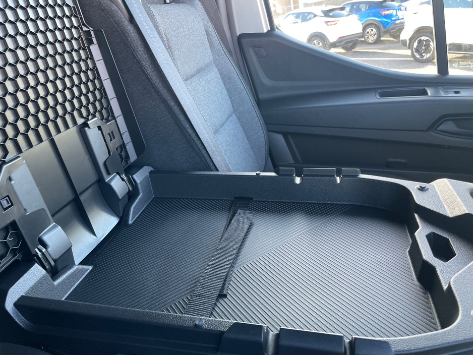 2026 Nissan Interstar - image 17