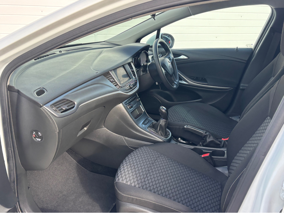 2021 Opel Astra - image 15