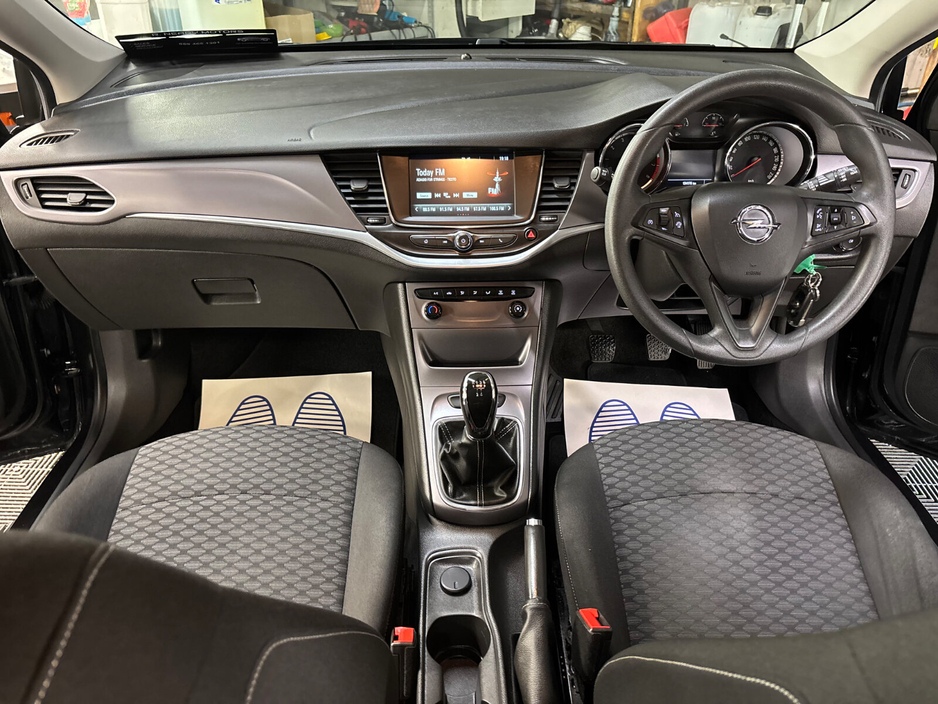 2017 Opel Astra - image 13