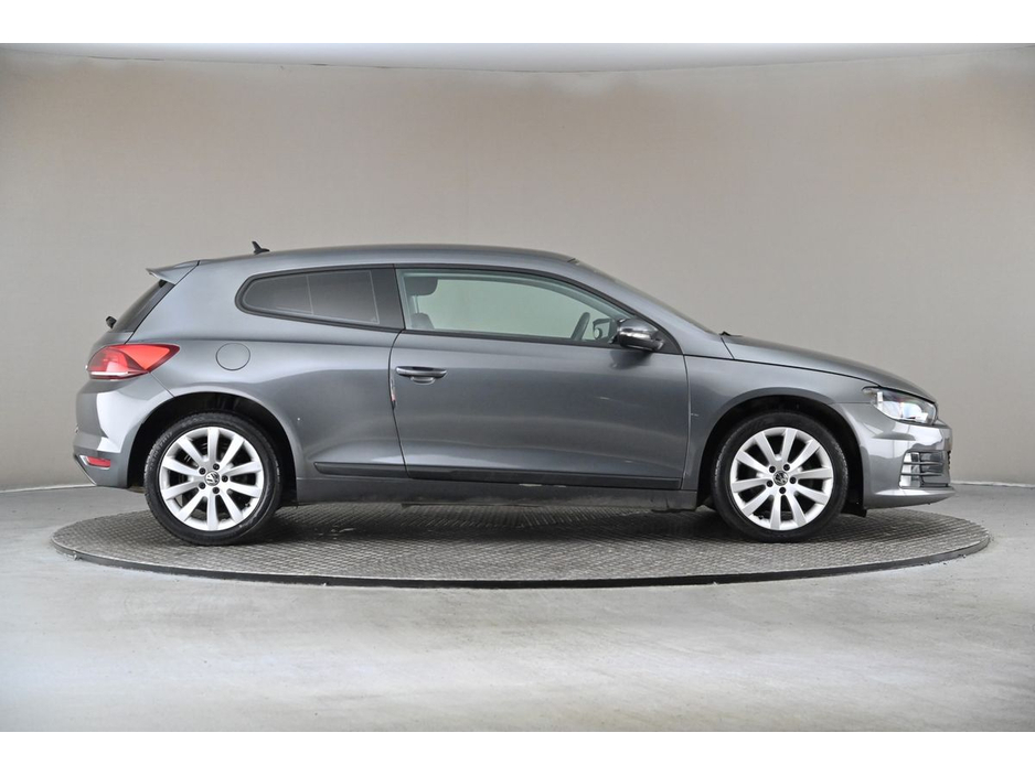 2017 Volkswagen Scirocco - image 11