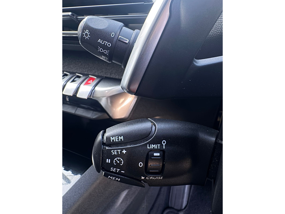 2019 Peugeot 3008 - image 18