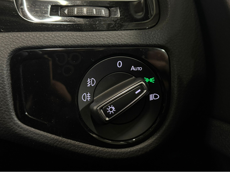 2018 Volkswagen Golf - image 30