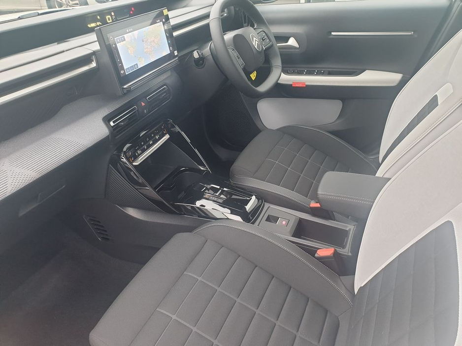 2026 Citroen e-C3 - image 24