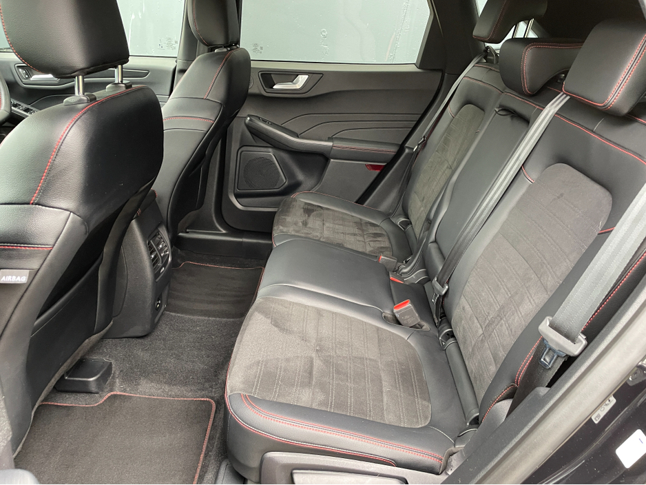 2022 Ford Kuga - image 10