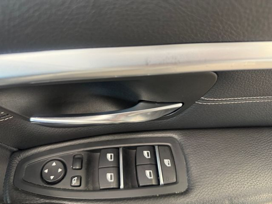 2015 BMW 3 Series - image 12