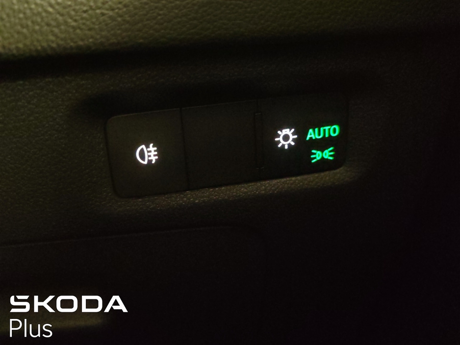 2025 Skoda Octavia - image 37