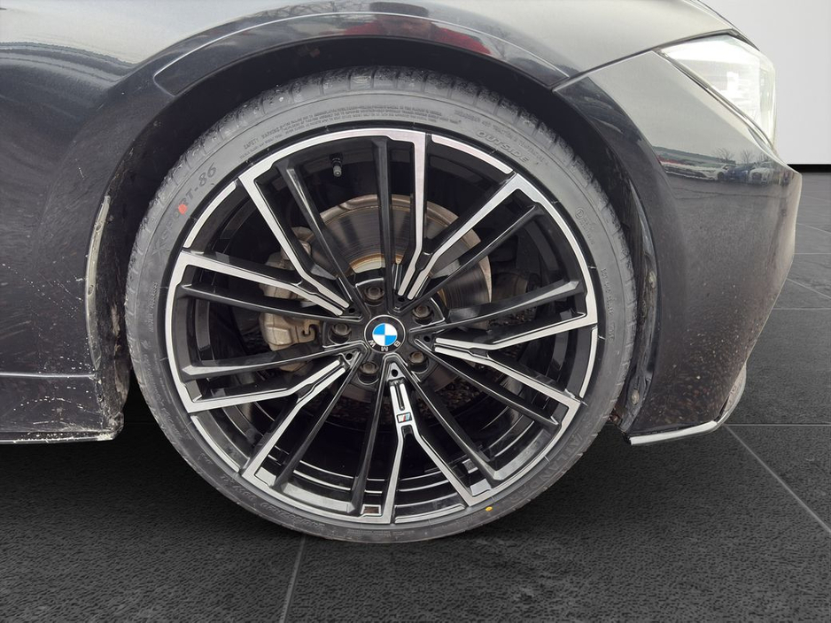 2017 BMW 3 Series - image 16