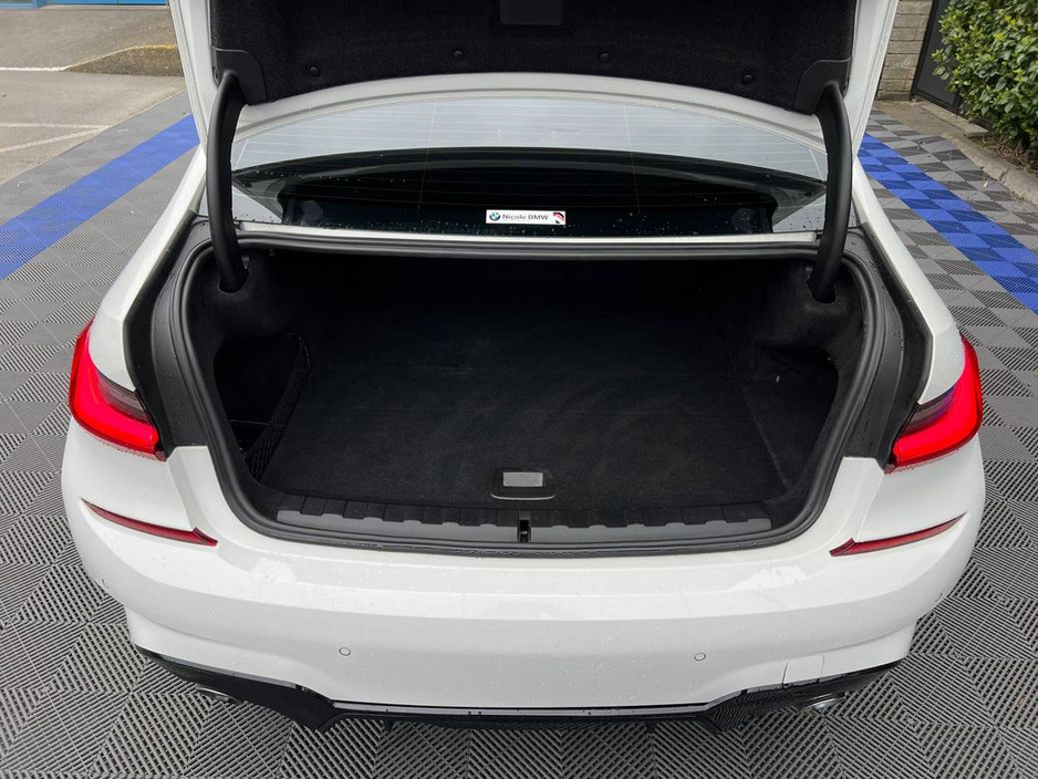 2021 BMW 3 Series - image 14