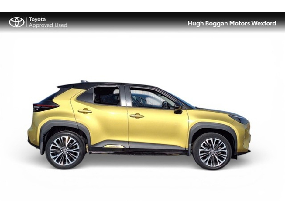 2023 Toyota Yaris Cross - image 3