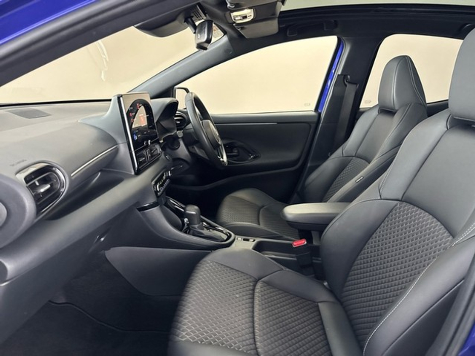 2024 Toyota Yaris PLATINUM Sunroof €28,950