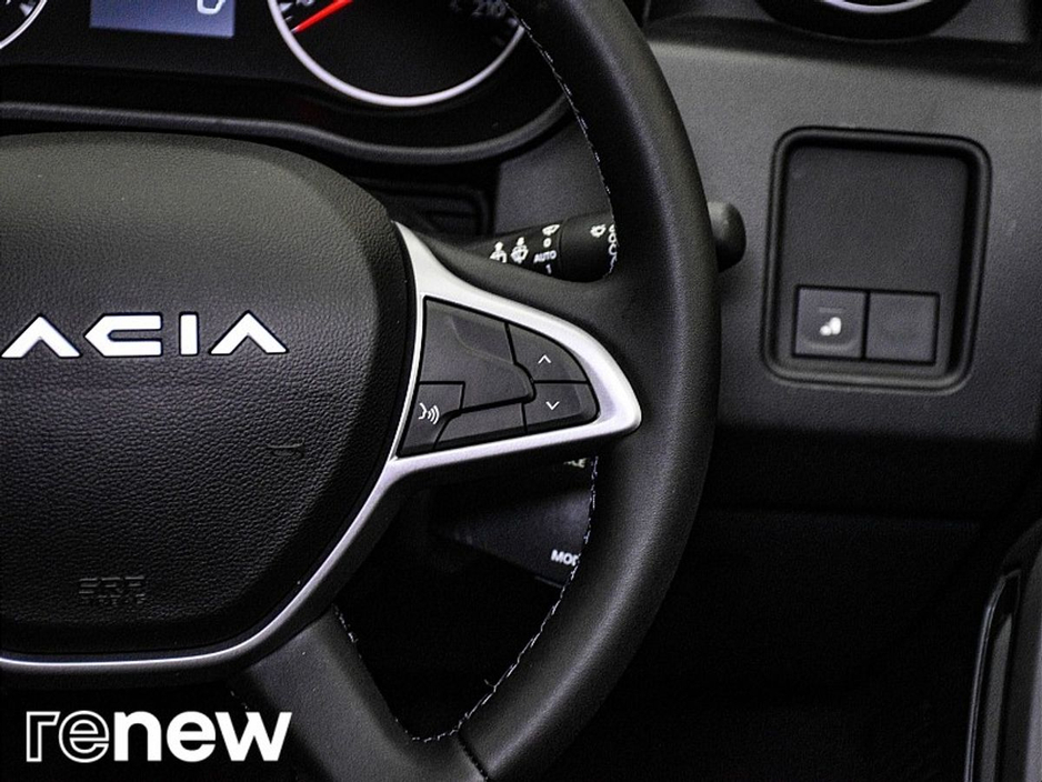 2023 Dacia Duster - image 25