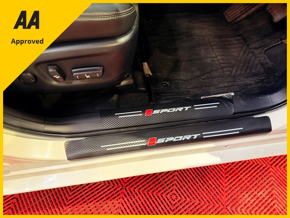 2016 Toyota Prius - image 19