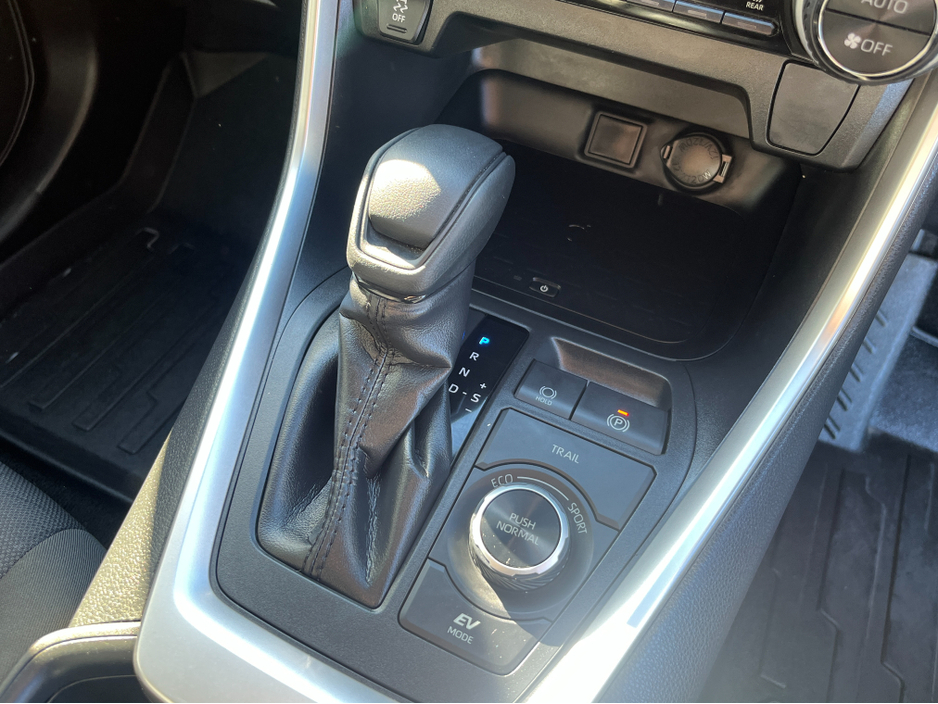 2020 Toyota Rav4 - image 16